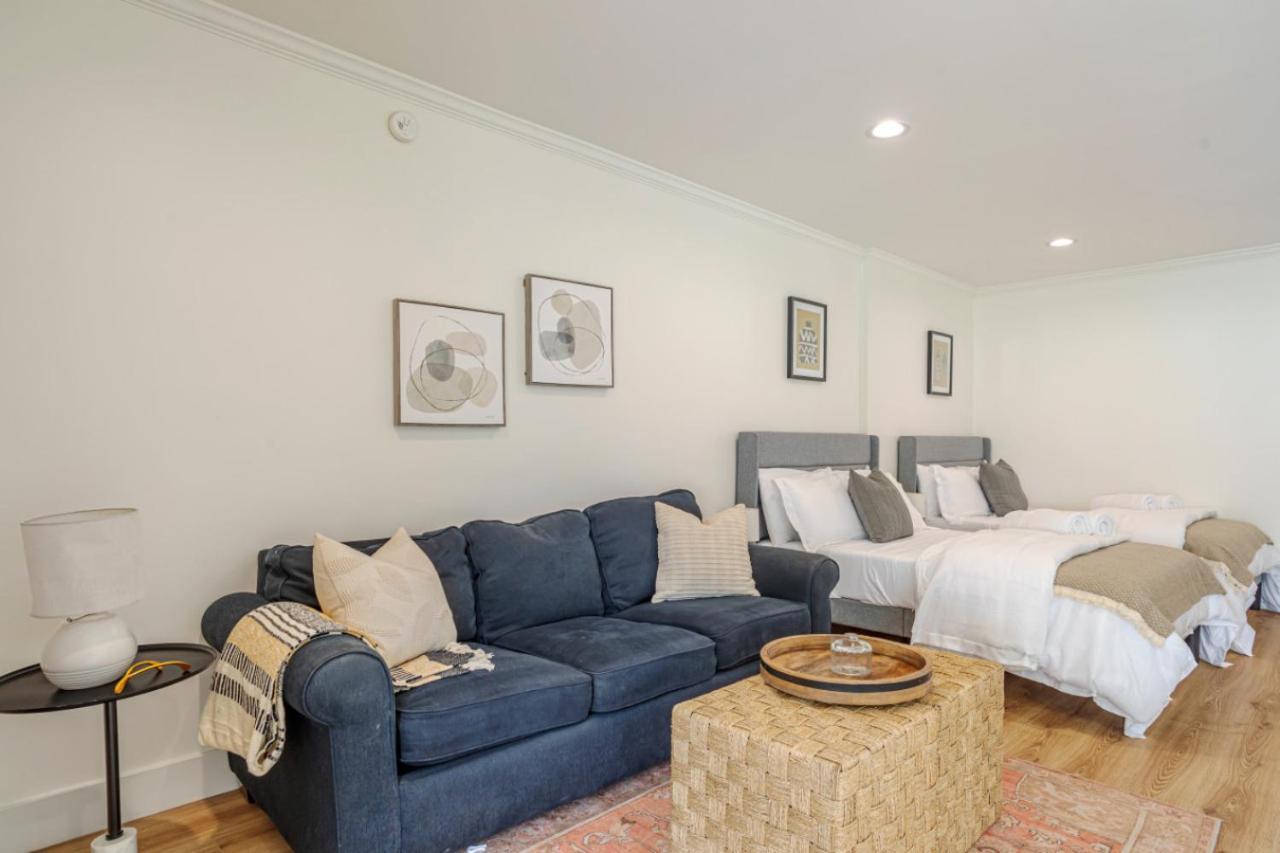 Hébergement de vacances Elegant Guest Unit Universal Sleeps 6 Hot Tub *
