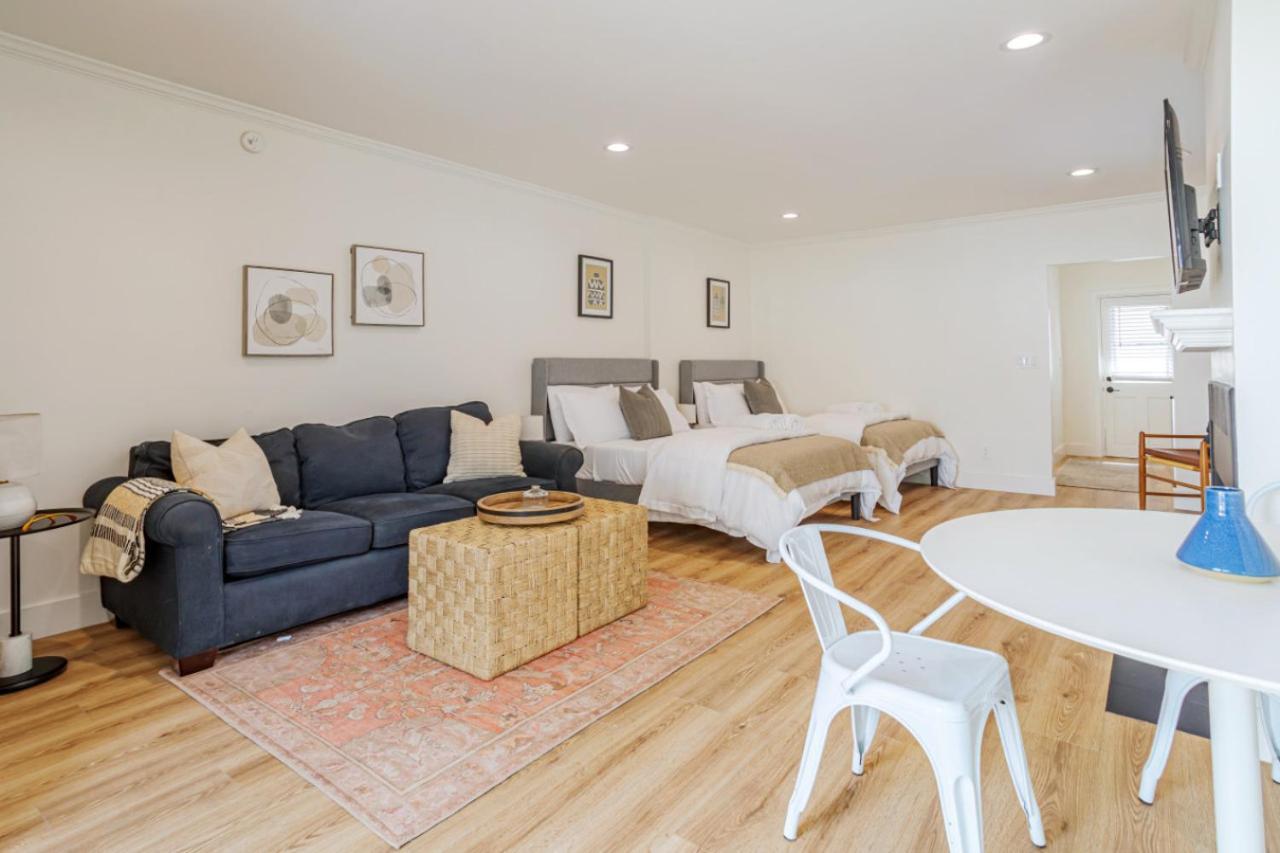 Hébergement de vacances Elegant Guest Unit Universal Sleeps 6 Hot Tub *